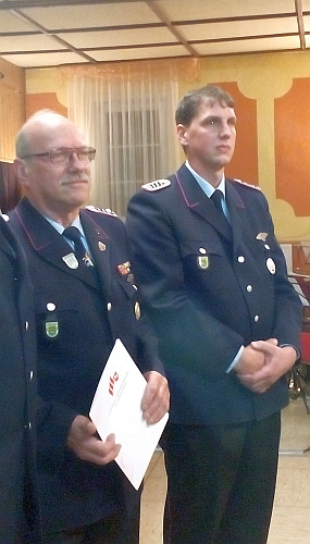 Abzeichen Landesfeuerwehrverband fr 50 jhrige Mitgliedschaft Feuerwehrehrenzeichen fr 25 jhrige Verdienste des Landes Niedersachsen JHV2017 Abzeichen Landesfeuerwehrverband fr 50 jhrige Mitgliedschaft Feuerwehrehrenzeichen fr 25 jhrige Verdienste des Landes Niedersachsen JHV2017